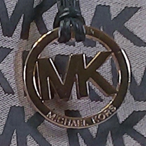 LKNW(No Call Outs) Michael Kors Jet Set Signature Canvas Lg.Tote W/Leather Trim - Picture 16 of 16